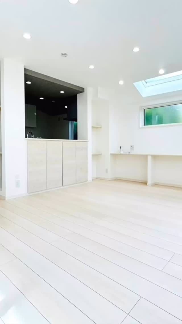 .  【現地販売会開催中】
静かな住環境と利便性の高さを兼ね備えた
暮らしやすいエリア♪  〈C号棟〉
Address：練馬区旭丘2丁目
Access：西武池袋線「江古田駅」徒歩8分
Price：7,880円(税込)
Plan：3LDK+ルーフバルコニー+P  #練馬区#旭丘#新築
#不動産#3LDK  物件の詳細やご案内のご希望など、
お気軽にDMにてお問い合わせください。  ※お問い合わせのタイミングにより成約となっている場合がございますので、ご了承ください。  #ARROWLINK#ALconstr’#マイホーム